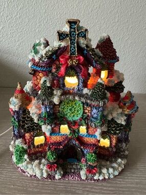vintage Crinkle Claus "crinkle Church" figurine lights up